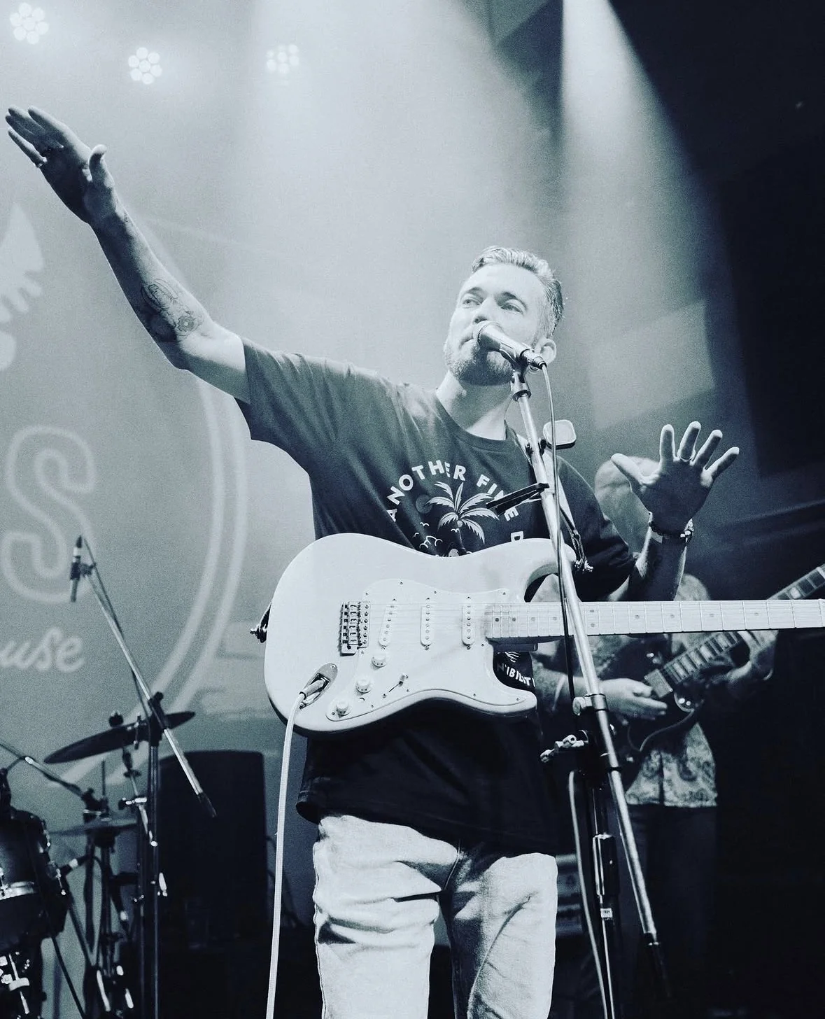 Live performance, black and white
